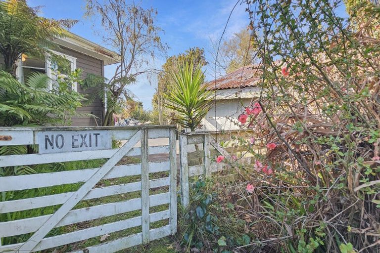 Photo of property in 1 Wyndham Road, Hannahs Bay, Rotorua, 3010