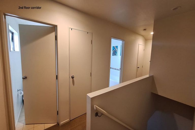 Photo of property in 37 Verdale Circle, Glen Eden, Auckland, 0602