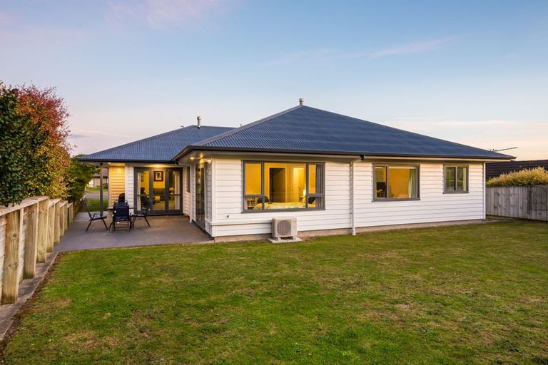 Photo of property in 80 Aotea Drive, Aotea, Porirua, 5024