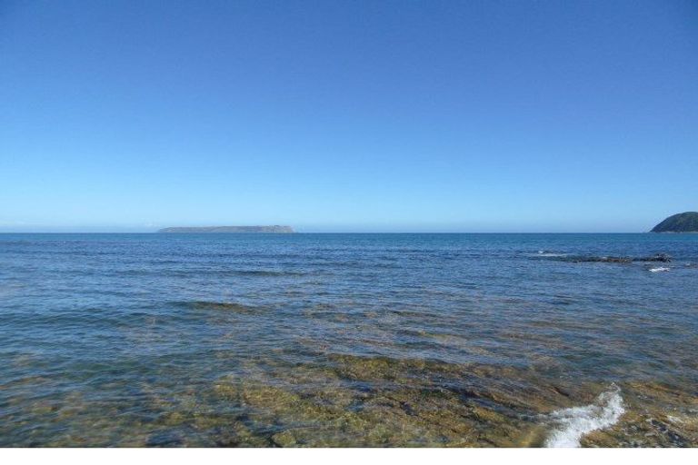 Photo of property in 15 Sunset Parade, Plimmerton, Porirua, 5026