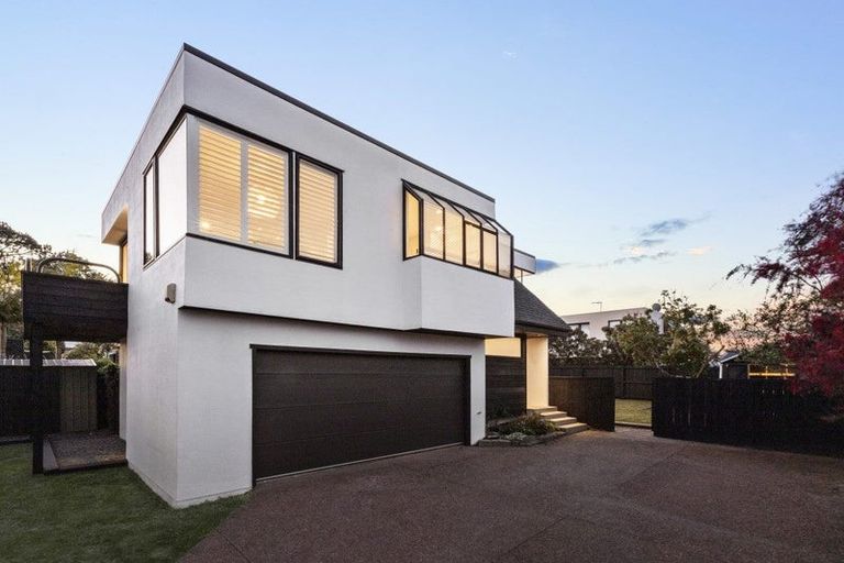 Photo of property in 2/94 Norwood Road, Bayswater, Auckland, 0622