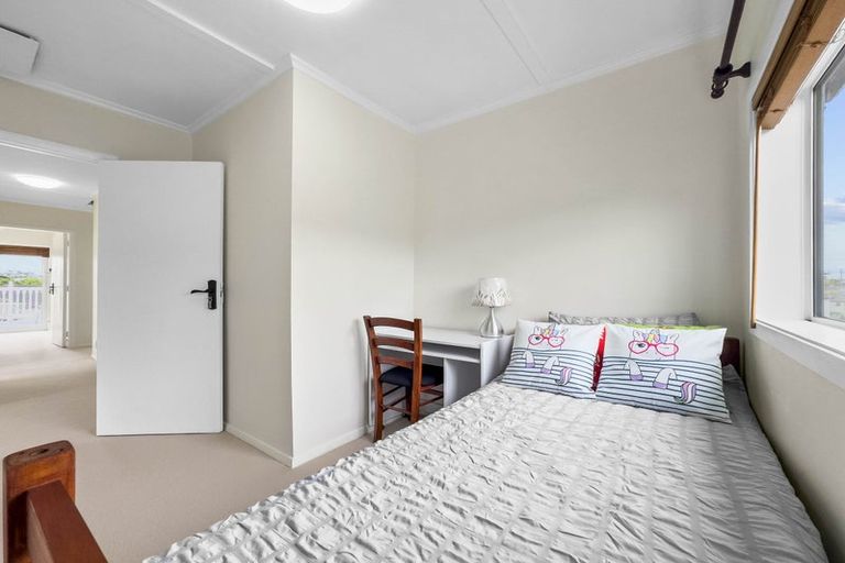 Photo of property in 73c East Coast Road, Castor Bay, Auckland, 0620