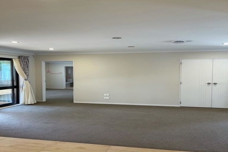 Photo of property in 236a Whitney Street, Blockhouse Bay, Auckland, 0600