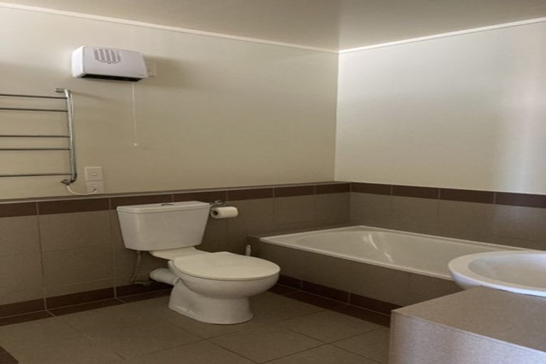 Photo of property in Pirie Street Townhouses, 28/35 Pirie Street, Mount Victoria, Wellington, 6011