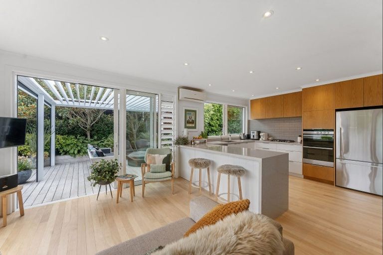 Photo of property in 17 Palmerston Road, Birkenhead, Auckland, 0626