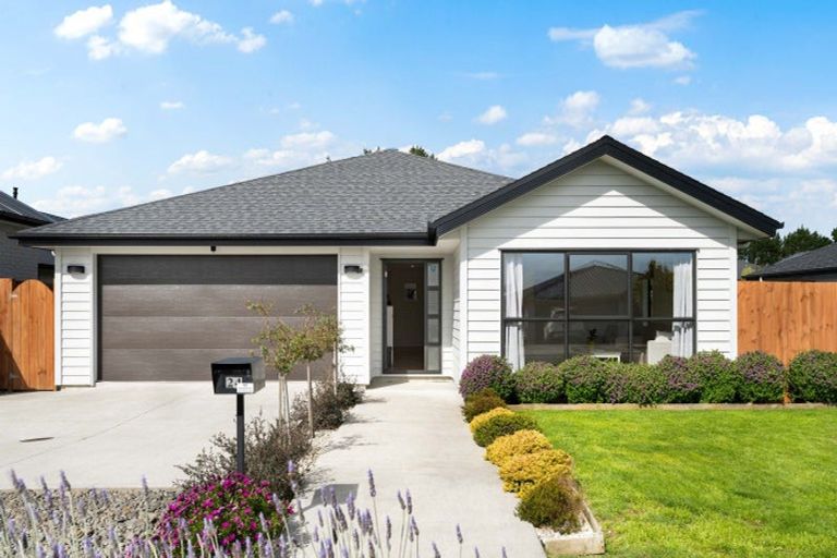 Photo of property in 24 Opouatu Avenue, Glenbrook, Waiuku, 2681