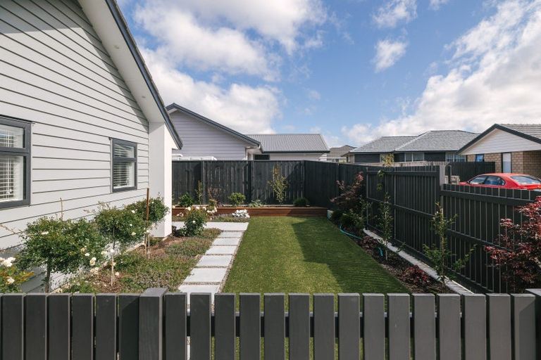Photo of property in 27 Daniel Place, Kelvin Grove, Palmerston North, 4414