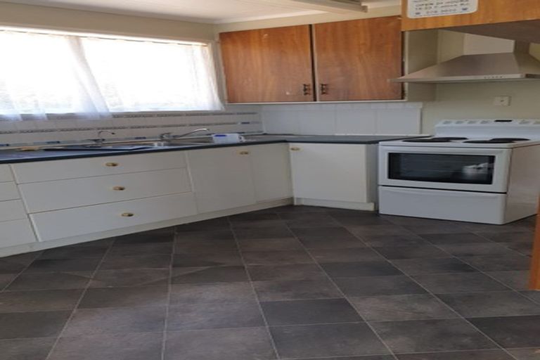 Photo of property in 308 Roscommon Road, Clendon Park, Auckland, 2103