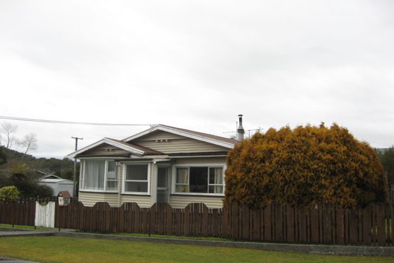 Photo of property in 5 Mills Street, Runanga, 7803
