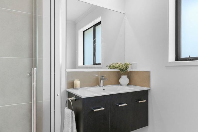 Photo of property in 20 Kowi Lakes Drive, One Tree Point, 0118