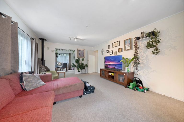 Photo of property in 2/37 Seabrook Avenue, New Lynn, Auckland, 0600