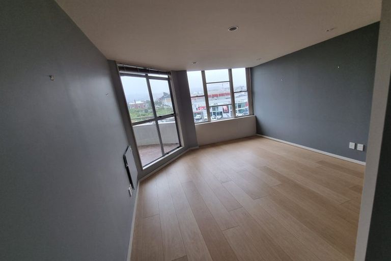 Photo of property in Grandstand Apartments, 4/80 Kent Terrace, Mount Victoria, Wellington, 6011