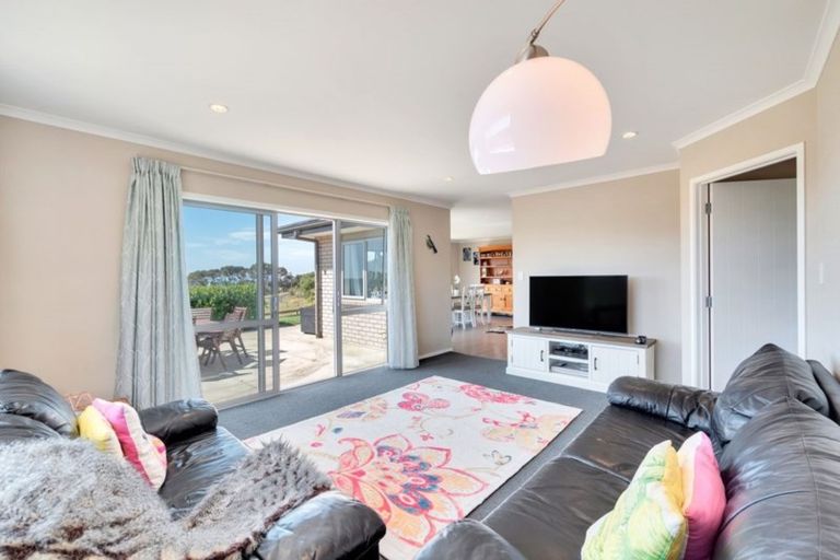 Photo of property in 140 Webber Road, South Head, Helensville, 0874