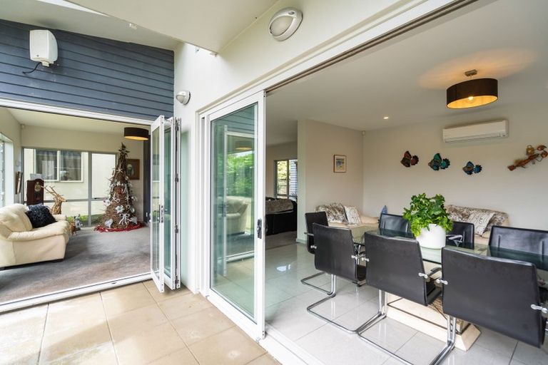 Photo of property in 18 Olliver Grove, Waikanae Beach, Waikanae, 5036