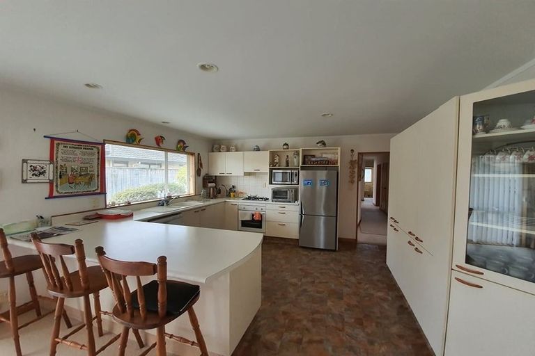 Photo of property in 34 Hadleigh Court, Paraparaumu, 5032