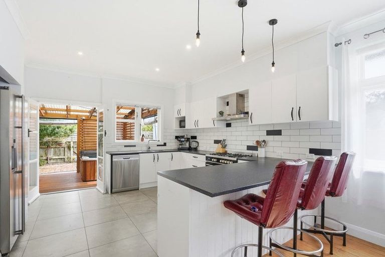 Photo of property in 96 Alma Road, Gonville, Whanganui, 4501