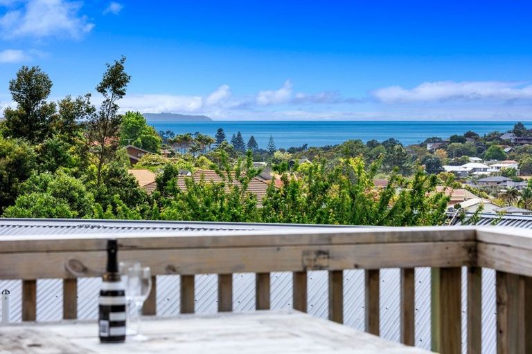 Photo of property in 17 Malters Place, Browns Bay, Auckland, 0630