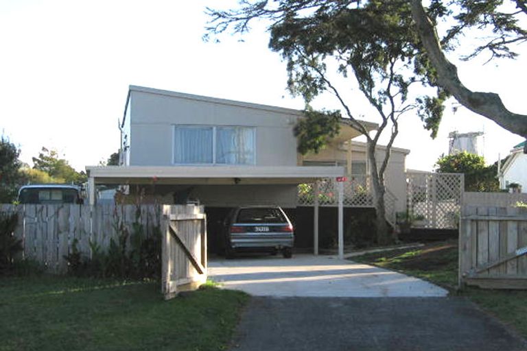 Photo of property in 3/170 Hepburn Road, Glendene, Auckland, 0602