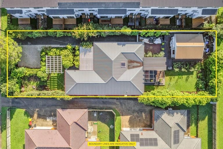 Photo of property in 15 Kingdale Road, Henderson, Auckland, 0610