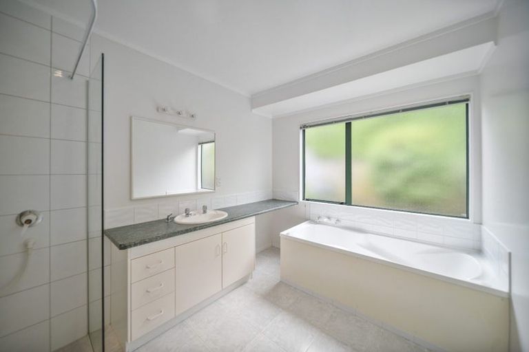 Photo of property in 20 Yarlside Place, Northpark, Auckland, 2013