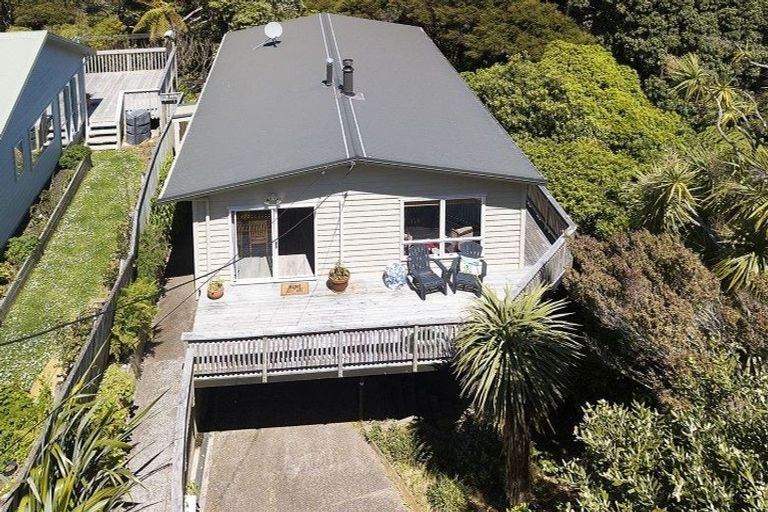 Photo of property in 2 Corlett Road, Plimmerton, Porirua, 5026