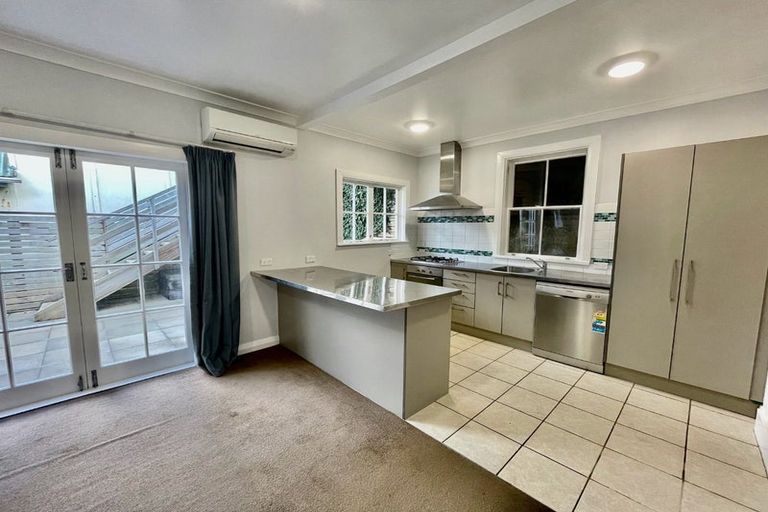 Photo of property in 73 Majoribanks Street, Mount Victoria, Wellington, 6011