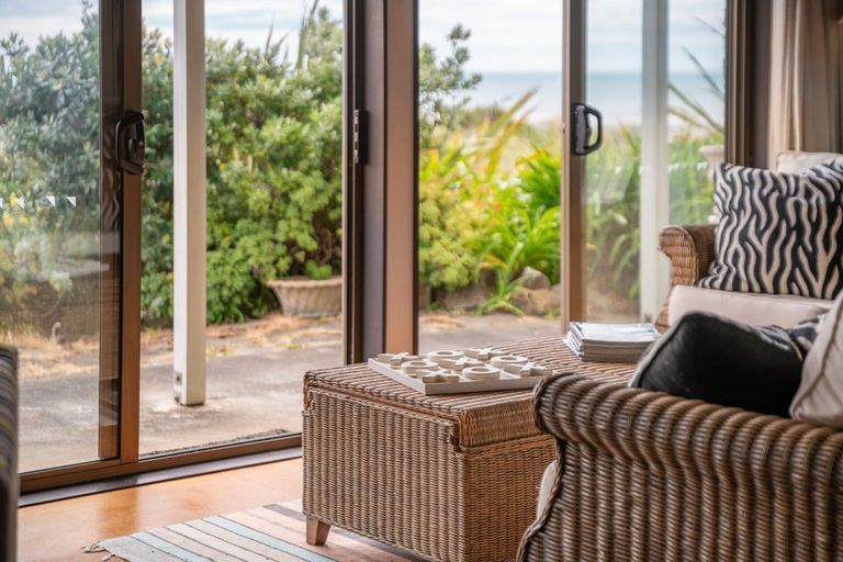 Photo of property in 43 Field Way, Waikanae Beach, Waikanae, 5036