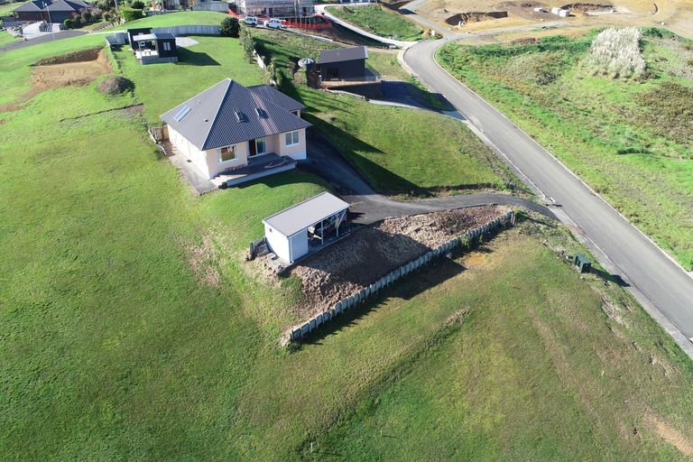 Photo of property in 10 Freyja Crescent, Coopers Beach, 0420