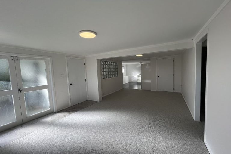 Photo of property in 17 Highland Avenue, Titirangi, Auckland, 0604