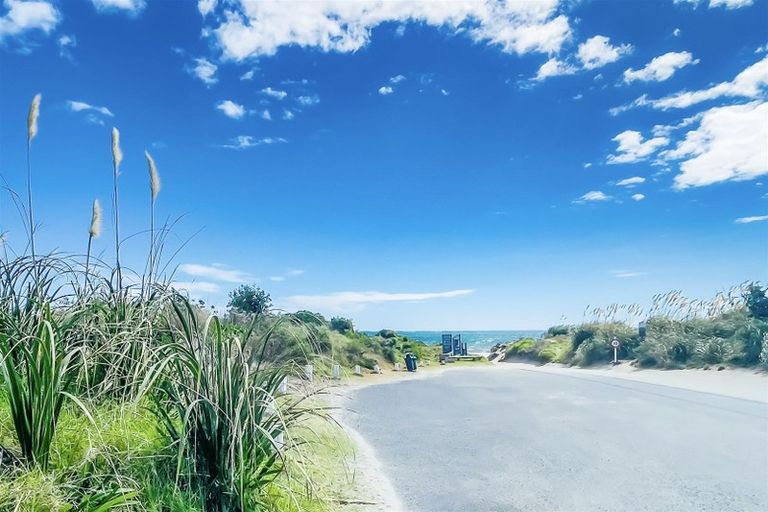 Photo of property in 17 Paetawa Road, Peka Peka, Waikanae, 5391