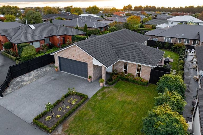 Photo of property in 31 Putake Drive, Parklands, Christchurch, 8083