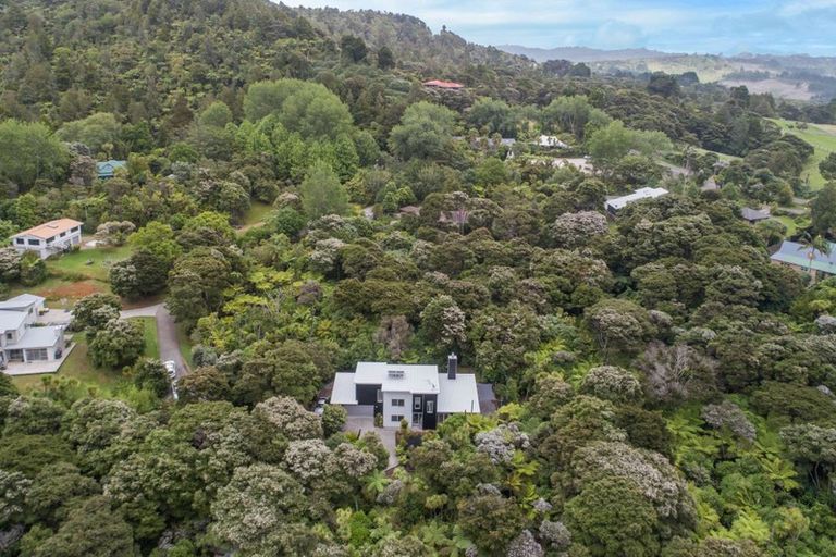 Photo of property in 1020b Scenic Drive North, Swanson, Auckland, 0816