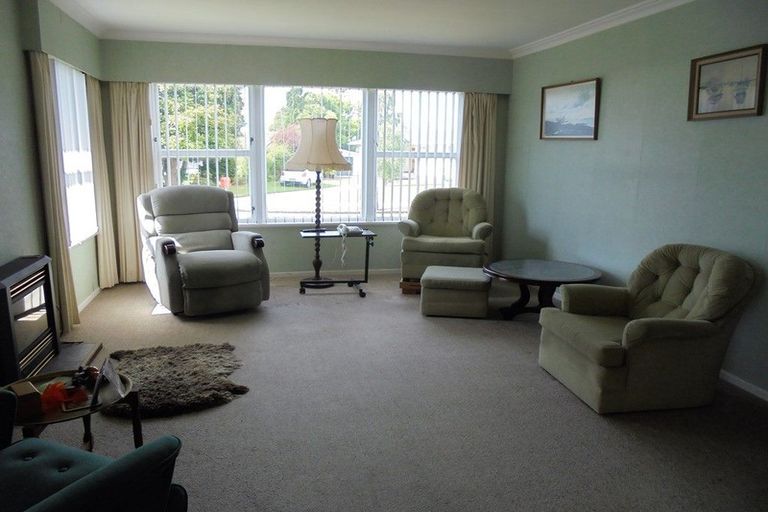 Photo of property in 18 Karaka Crescent, Levin, 5510