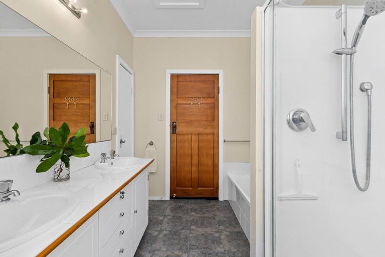 Photo of property in 19 Guys Hill Road, Hospital Hill, Napier, 4110