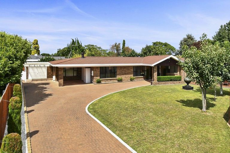 Photo of property in 14 Framalda Place, Conifer Grove, Takanini, 2112