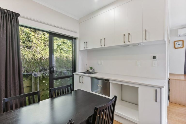 Photo of property in 54 Glennandrew Drive, Half Moon Bay, Auckland, 2012