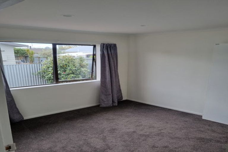 Photo of property in 2/32 Spriggs Crescent, Greenmeadows, Napier, 4112