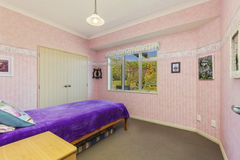 Photo of property in 9 Orakei Road, Kelvin Grove, Palmerston North, 4470