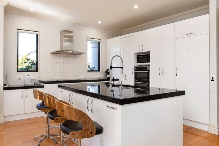 Photo of property in 39 Garreg Road, Fendalton, Christchurch, 8052