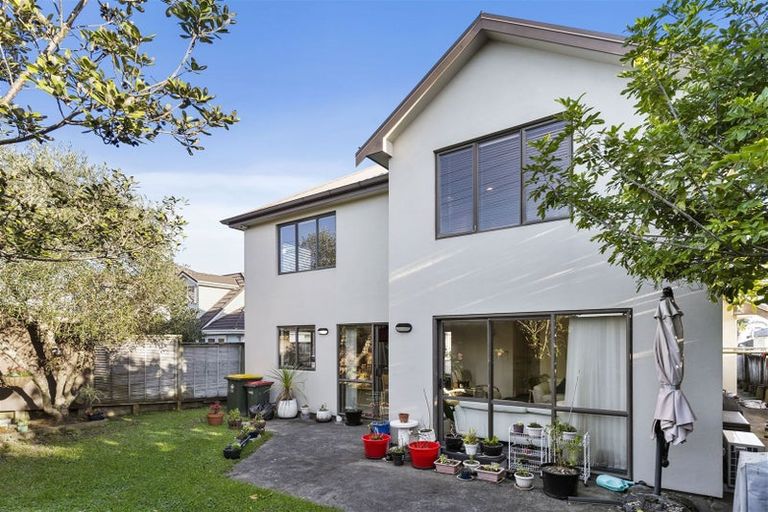 Photo of property in 34 Bleakhouse Road, Howick, Auckland, 2014