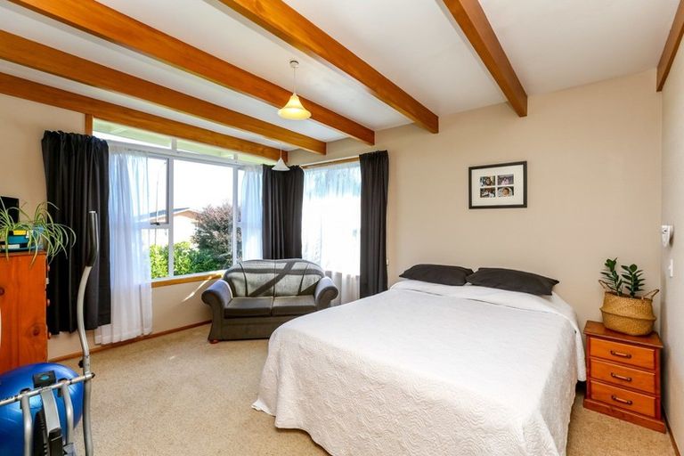 Photo of property in 41 Nevada Drive, Merrilands, New Plymouth, 4312