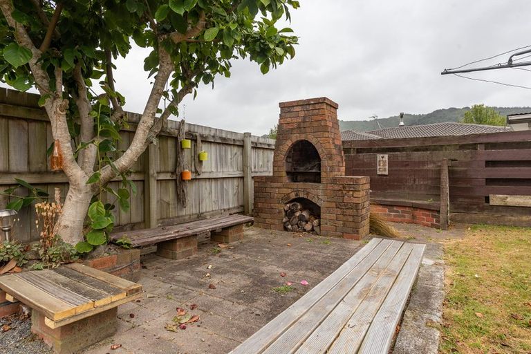 Photo of property in 37 Brightwater Crescent, Totara Park, Upper Hutt, 5018