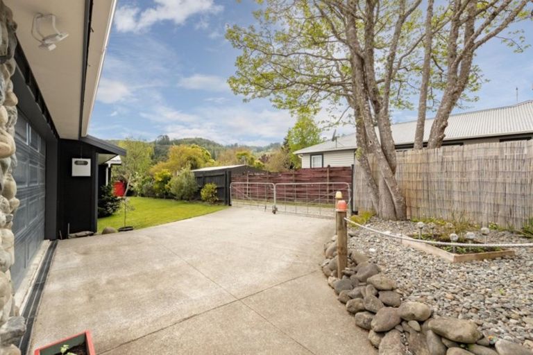 Photo of property in 186 Plateau Road, Te Marua, Upper Hutt, 5018