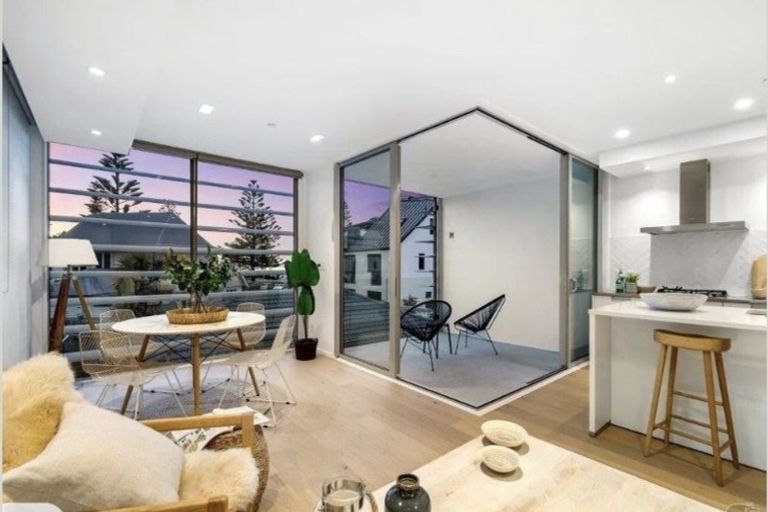 Photo of property in 2/22 Esplanade, Sumner, Christchurch, 8081