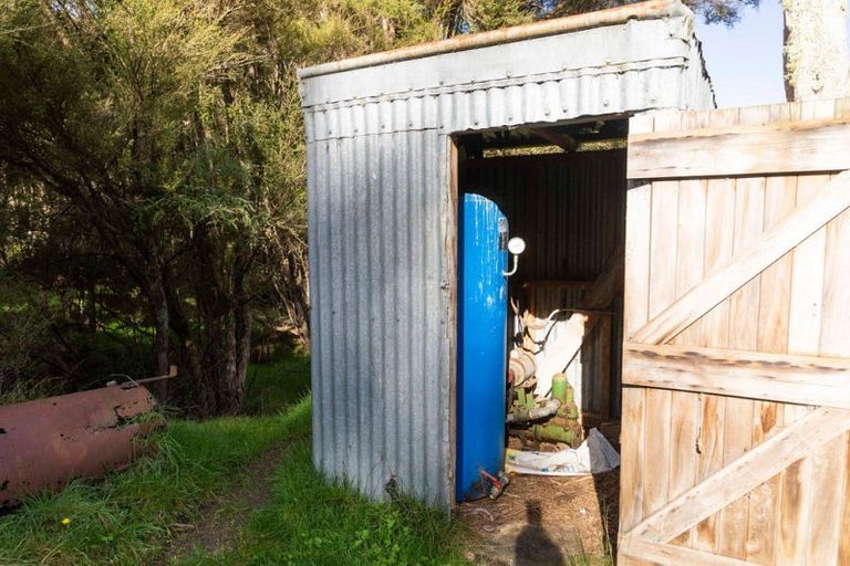 Photo of property in 496 Pukeatua Road, Dannevirke, 4975