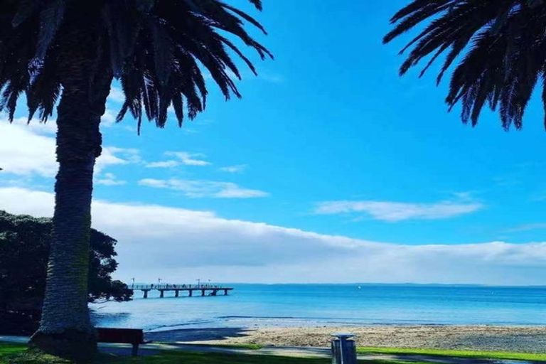 Photo of property in 1/527 Beach Road, Murrays Bay, Auckland, 0630