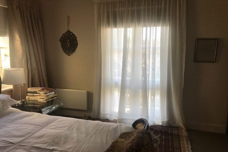 Photo of property in 10 Parliament Street, Thorndon, Wellington, 6011