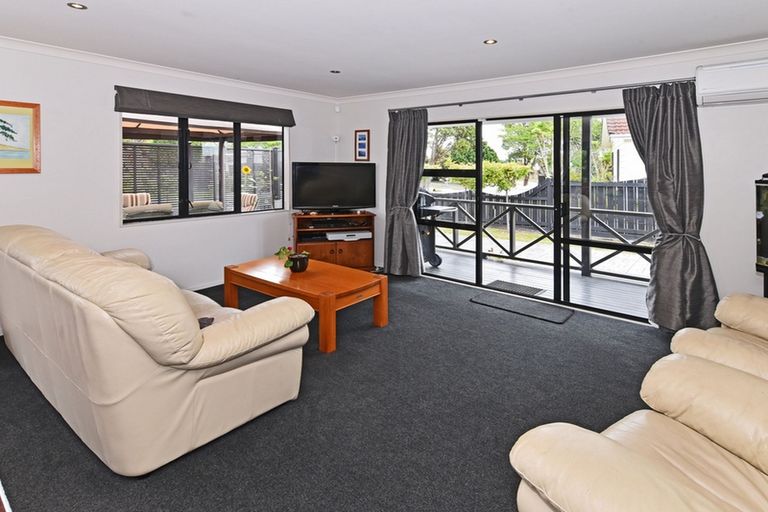 Photo of property in 3 Sunningdale Street, Wattle Downs, Auckland, 2103