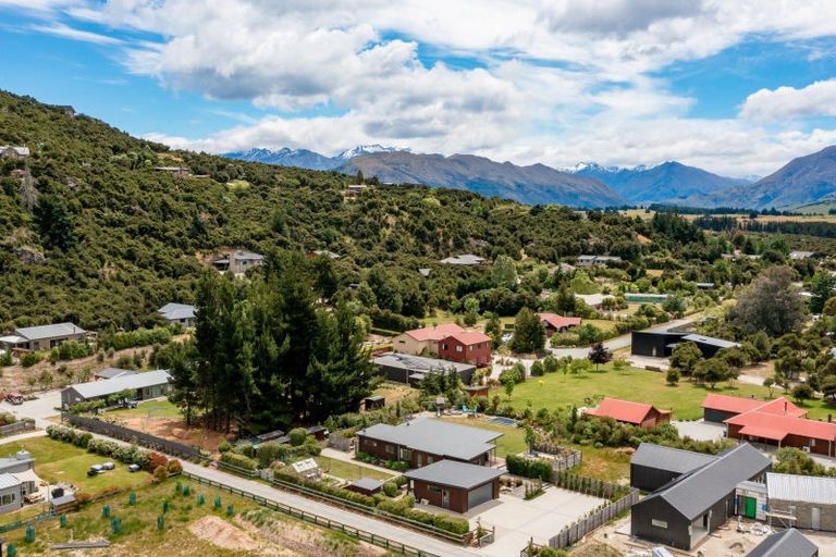 Photo of property in 4 Goldie Lane, Albert Town, Wanaka, 9305