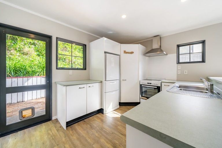 Photo of property in 16b Parsons Glen, Karori, Wellington, 6012